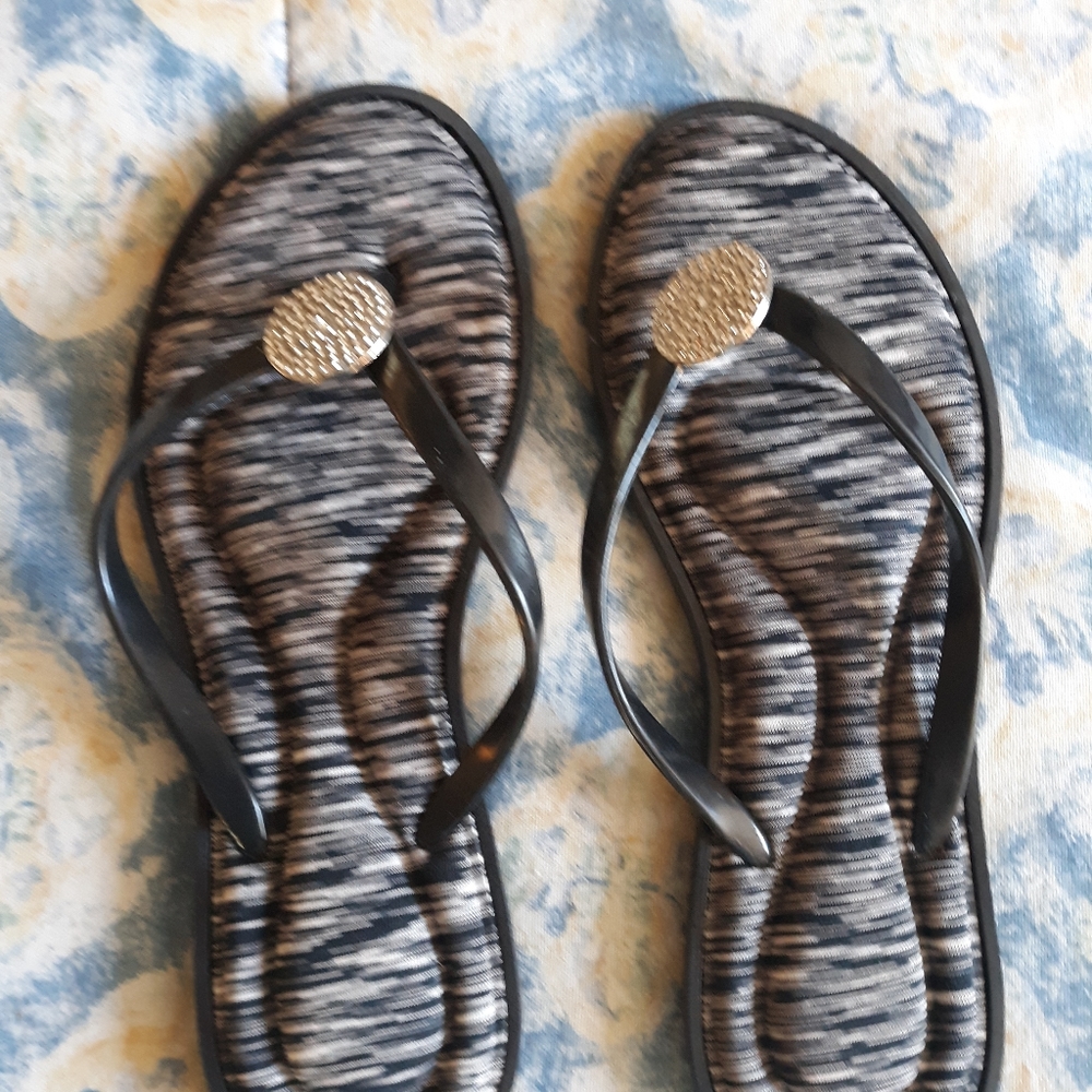 Size 9 cushion and comfortable flip flops